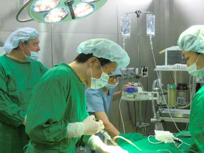 Dr Kirsten im OP in Tokio Japan